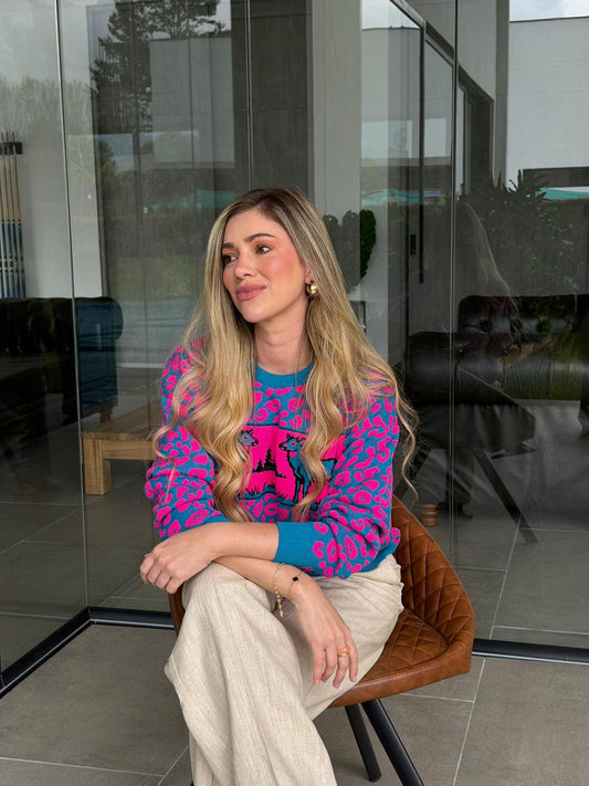 Buzo Fawn & Bold azul electrico neon con leopardo fucsia diseño moderno hecho en Colombia